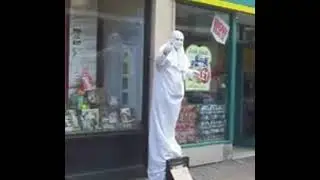 Did Statue Man give me the finger or thumbs up?