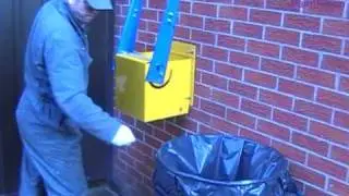 Manual Can Crusher - Operation