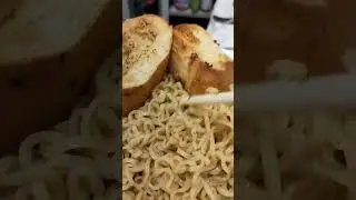 Spicy Pancit Canton with Garlic bread#shorts #viral #video #satisfying #asmr #amazing #spicy #bread