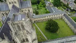 wells cathedral and bishops palace