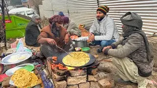 TRADITIONAL WINTER SPECIAL BREAKFAST | MADAD ALI SAAG & ALOO PARATHA | ROADSIDE DELIGHT STREET FOOD