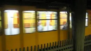 U- Bahn Budapest- M 1 f&auml;hrt aus