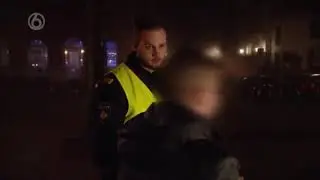 Marokkaan scheldt agent uit en krijgt NEKKLEM!  De Handhavers #3