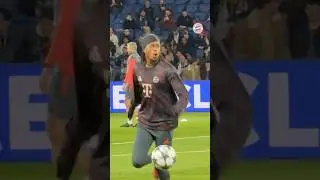 Michael Olise skills in warm-up 😮&zwj;💨