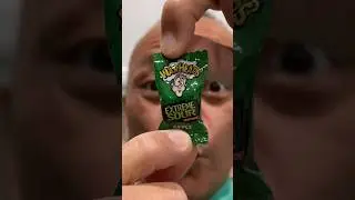 👂 ASMR WARHEADS EXTREME SOUR HARD CANDY APPLE FLAVOR AND EATING SOUNDS 👂 #asmr #shorts