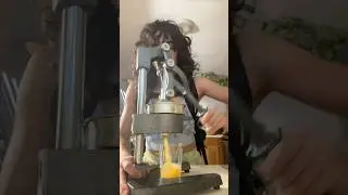 Orange juice story time #kitchengadgets #fruitjuice #amazonfinds #castironjuicer