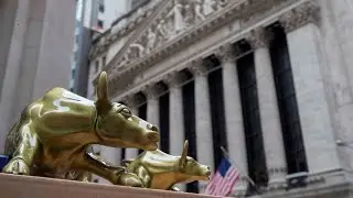 US economic growth decrease &lsquo;triggers&rsquo; investors to &lsquo;frantically&rsquo; sell off shares