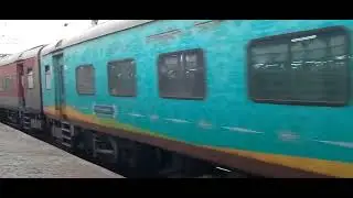 09447 Ahmedabad- Patna Weekly Clone Humsafar SF Special Arrived at Prayagraj Jn PF No- 05
