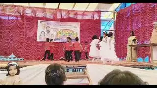 Kids action dance with houla hoop 