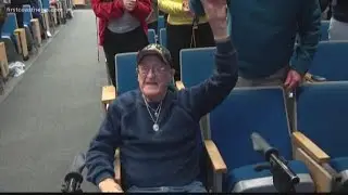 First Coast HS students honor 94-year-old WWII veteran