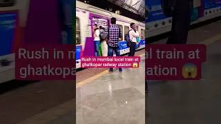 Rush in Mumbai Local Train.Crowd at Ghatkopar station