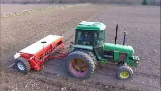 Tume seeder KL300 on field in Sweden