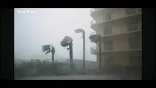 El sonido de la lluvia y del viento muy huracanado en un día tempestuoso y muy agresivo .