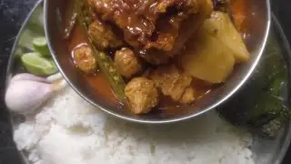 Soyabin kachkola alu begun motorsuti bori deye macher, bengoli lunchmenu 