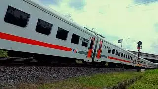 Rossi 46 jadian sama Yuk Sri gandengan kereta Gais!!!
