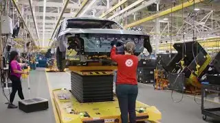 Detroit automakers and auto workers remain far from a deal as end-of-day strike deadline approaches