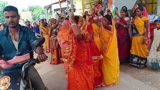 मां कालिका की बिदाई करती महिलाएं