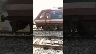 Indian train lovers point 🇮🇳 bhartiya train lovers point #trains #viral #expresstrains #siliguri