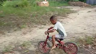 Brincando de bicicleta 