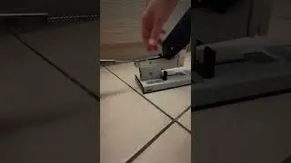 How to insert the staple feeder for the Heavy Duty stapler