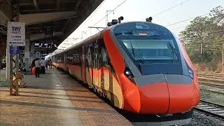 Mumbai Solapur Vande Bharat 🚄 | Train No 22225 Passing Vangani Station | Central Railway