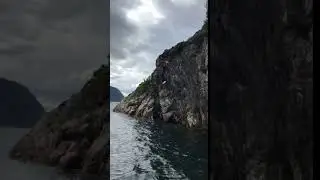 Rotsen springen Noorwegen