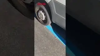 «Ho parcheggiato la mia auto sulle strisce bianche, poi le ho ritrovate blu con tanto di multa»