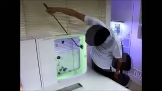 Urban Jellyfish - Cleaning Cubic Jellyfish Aquariums