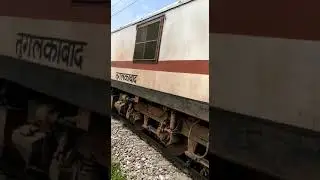 rail buckle during  de stressing