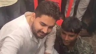 जनाजे में शरीक होने आए विकलांग बच्चों से की उमर अंसारी ने मुलाकात