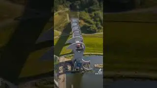 The famous Falkirk Wheel which joins the Forth and Clyde Canal with the Union Canal 😊🏴󠁧󠁢󠁳󠁣󠁴󠁿