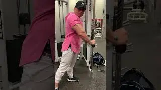 🫵BRO GRO Tricep for bigger arms🥵#bodybuilding #canada #viral #toronto #gym #fitness #bodybuilder