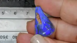 15.4 cts Black Rough Opal Lightning Ridge Rub
