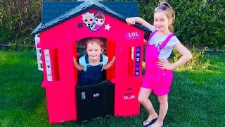 Gigant Outdoor Cottage Playhouse Game ! Sisters Pretend Play