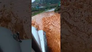 Jeep 4*4 full muddy bath no road #trending #wildoutdoors