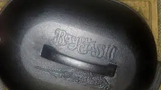 Видео распаковки чугунной овальной жаровни Bayou Classic объёмом 12 кварт