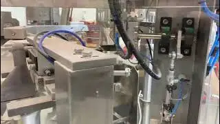 Fully automatic bag-filling and packaging machine