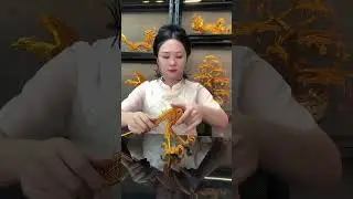 A 14-year-old poor girl knitted artworks with an iron wire to support l