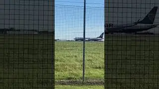 Ryanair 737 Max 8200 #ryanair #stanstedairport #planestrainslevelcrossings #boeing737
