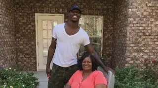 Good Samaritan helps stranded woman in a wheelchair