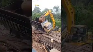 truk sawit terguling di jembatan darurat simpang temelat musi rawas #shorts #trukoleng #truksawit
