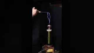Tesla Coil with adjustable mechanical interrupter