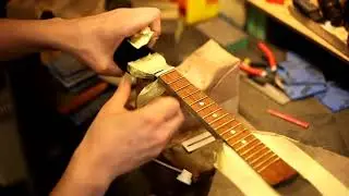 Naprawa Mandoliny - Repairing a Mandolin - Pracownia Gitar Cz.2