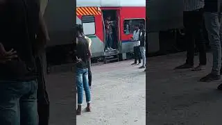 Banaras Okha Express Train 22970 arrived at idgah Agra junction