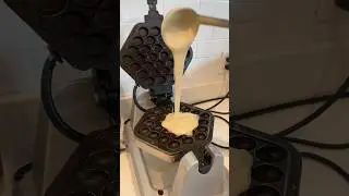 MAKING BUBBLE WAFFLES! 😍 Get this from Crepes N Shakes