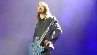 FOO FIGHTERS STADIUM OF LIGHT SUNDERLAND THE CROWD SINGING TO DAVE