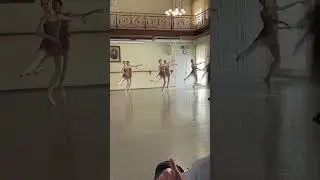 Vaganova Graduation Exam - Hops en Pointe