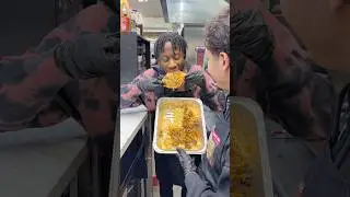 Рамен, обжаренный во фритюре, с рубленым сыром 🍜