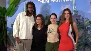 Theo Dumont, Alex Martini, Victoria Pedretti, Bella Thorne 
