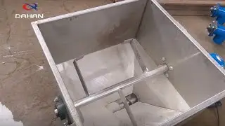 Small screw conveyor for conveying pharmaceutical powder